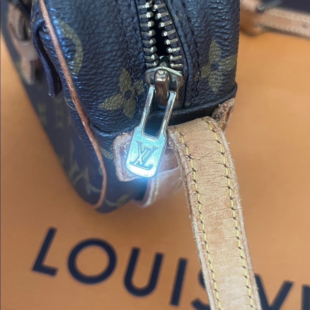 Authentic Louis Vuitton jeune fille crossbody bag - Picture 4 of 10